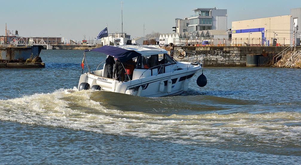 bateau moteur Snorki